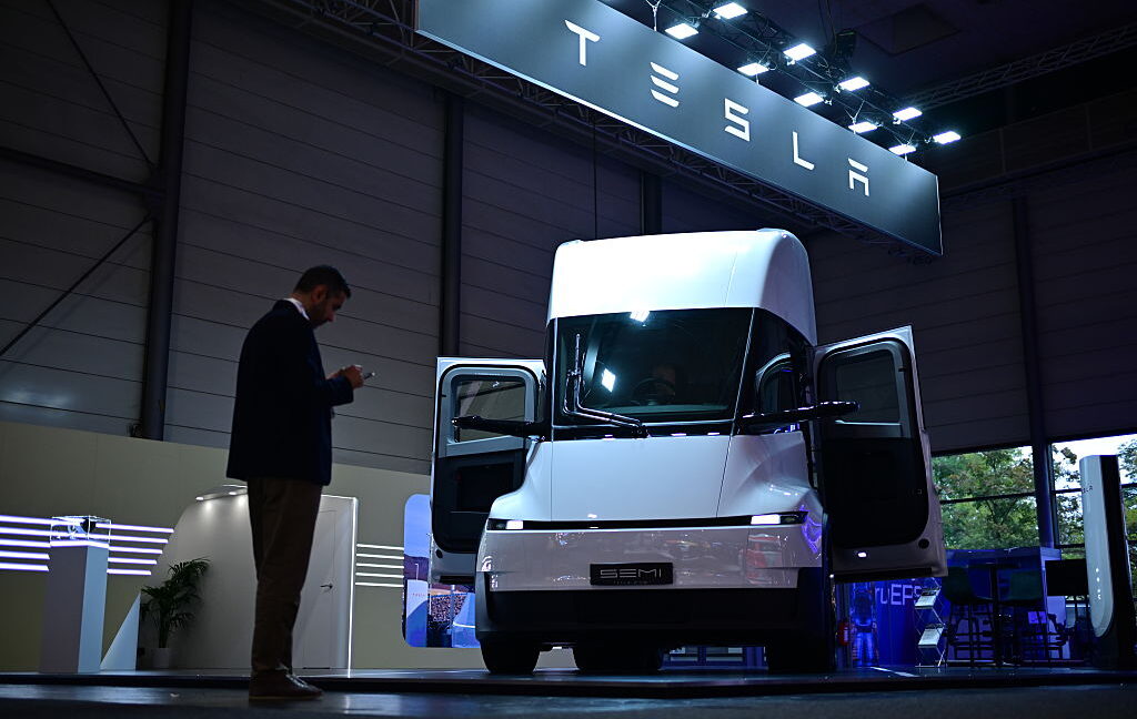 Tesla’nın büyük elektrikli kamyonu daha büyük bir altyapı zorluğuyla karşı karşıya