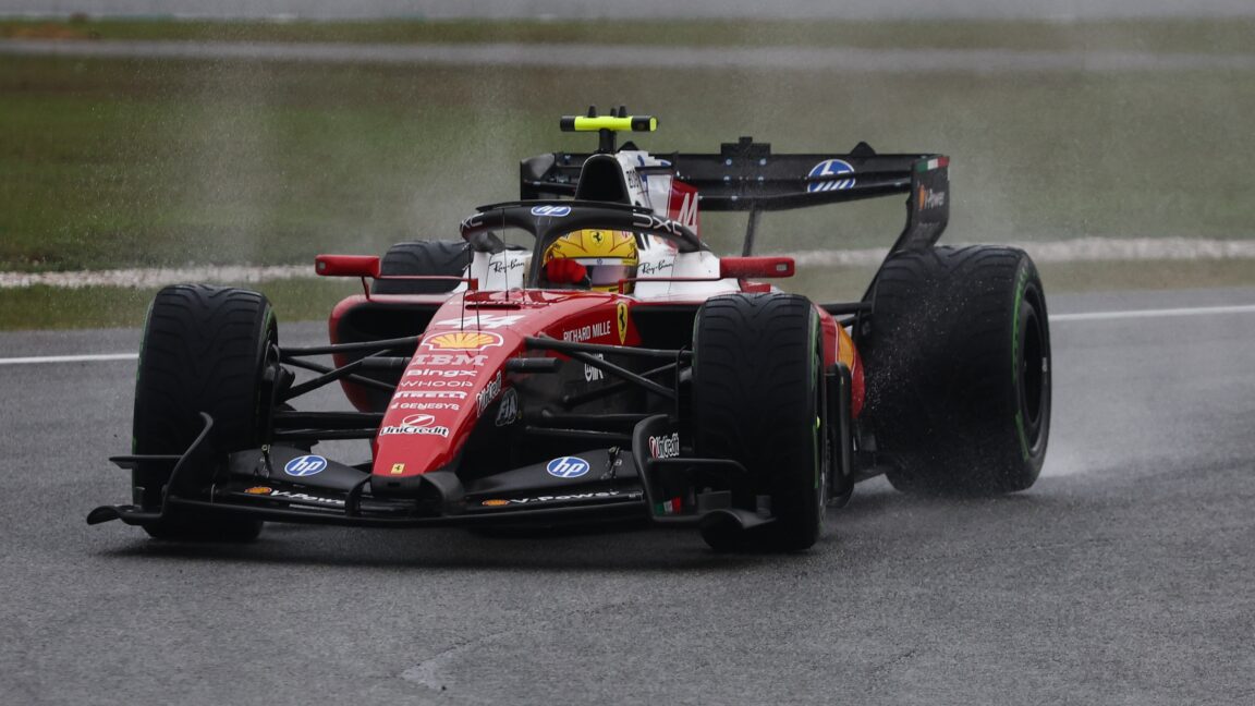 Bahrain'de F1... Malezya'da: Yarış Başlamak İçin Yazılım Güncellemesi Gerekirdi